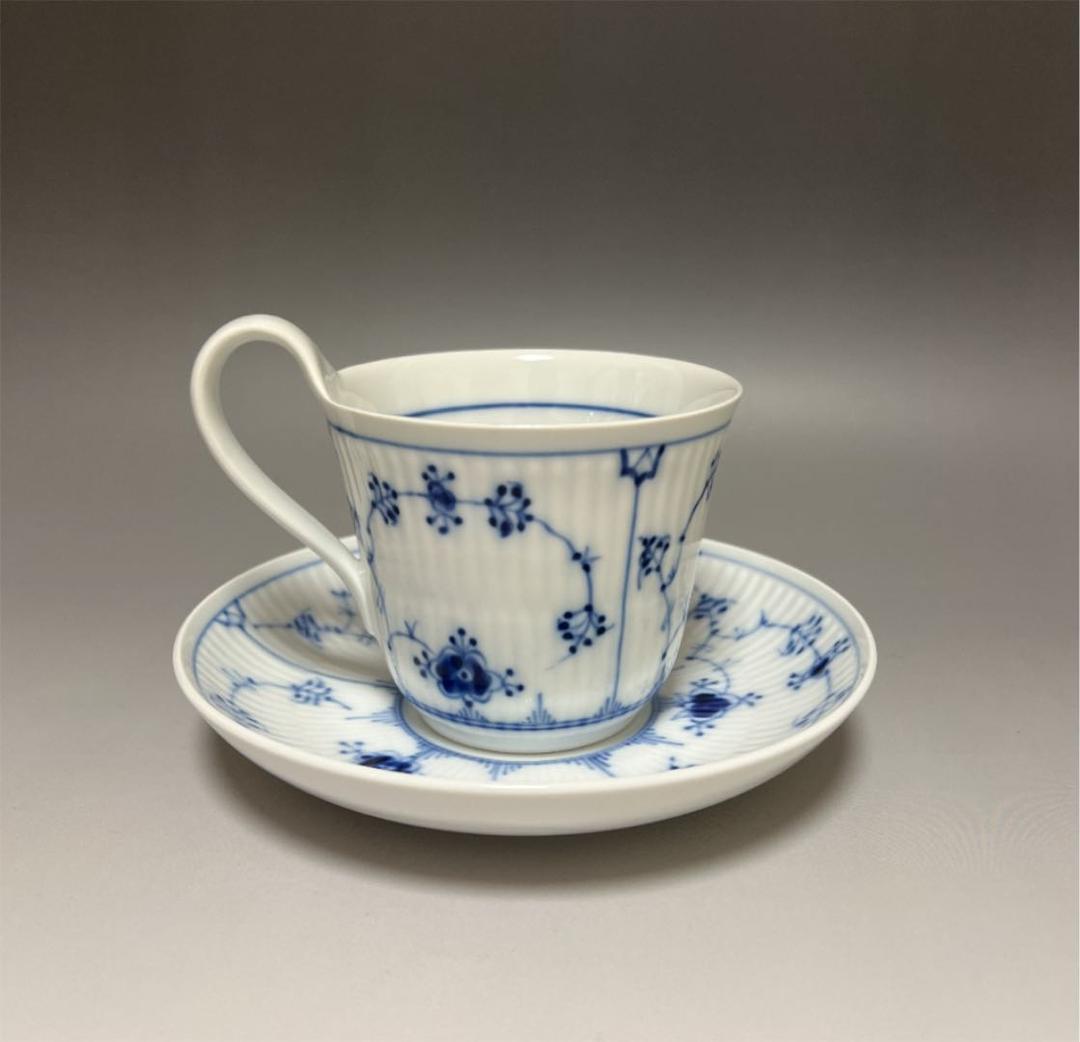 ブルーフルーテッド プレイン ハイハンドルカップ&ソーサー ②