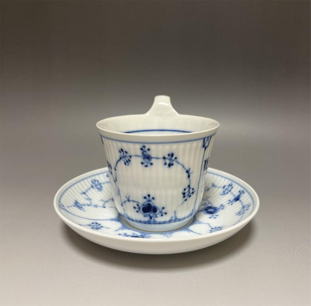 ブルーフルーテッド プレイン ハイハンドルカップ&ソーサー ②