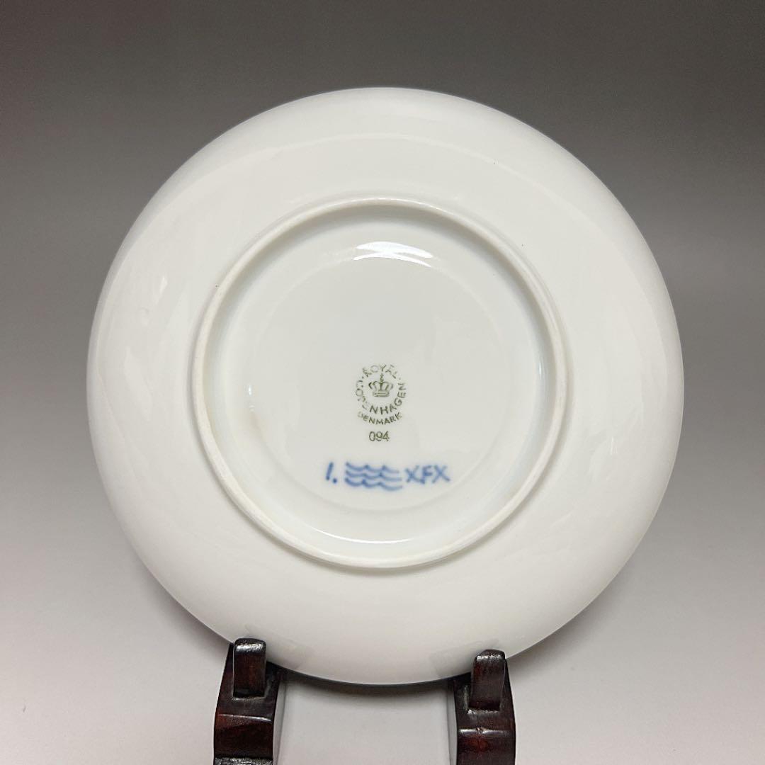 ブルーフルーテッド プレイン ハイハンドルカップ&ソーサー ②