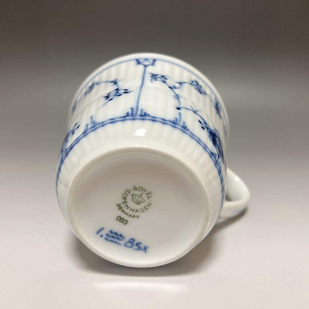 ブルーフルーテッド プレイン ハイハンドルカップ&ソーサー ②