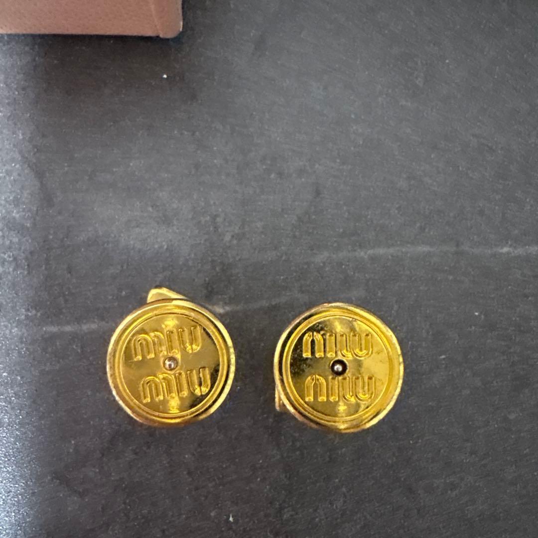 miumiuメタルピアス