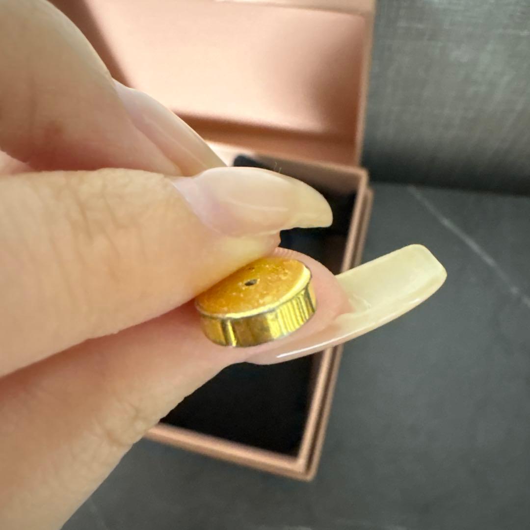 miumiuメタルピアス