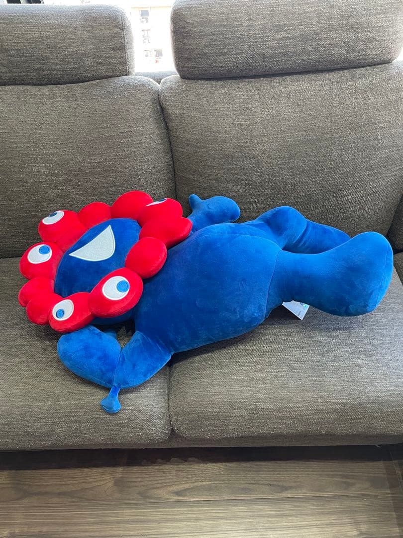 ミャクミャクくじ1等寝そべりぬいぐるみ　大