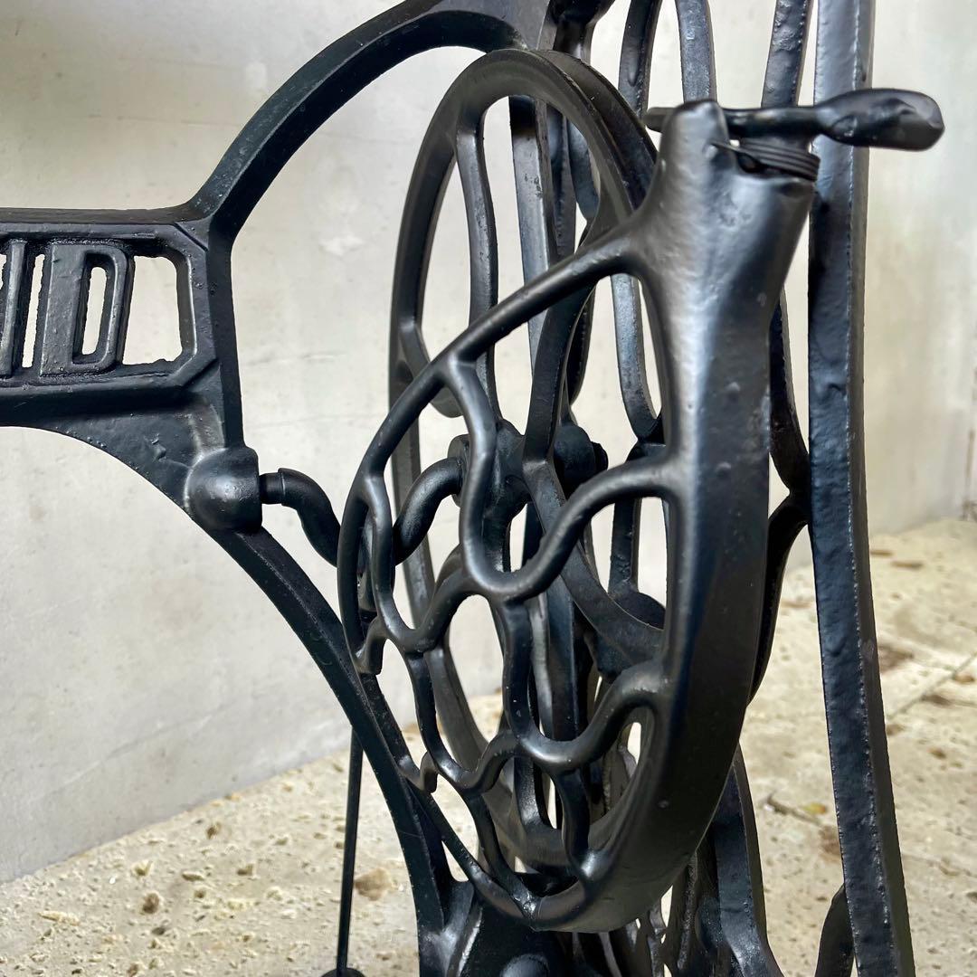 イギリス　アンティークミシン脚テーブル　FRIEND 足踏みミシン　網目