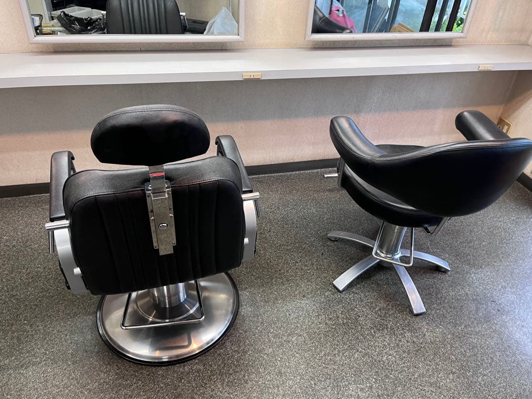 美容室椅子￼ 引き取り可　油圧式上下 回転、　￼リクライニングします￼