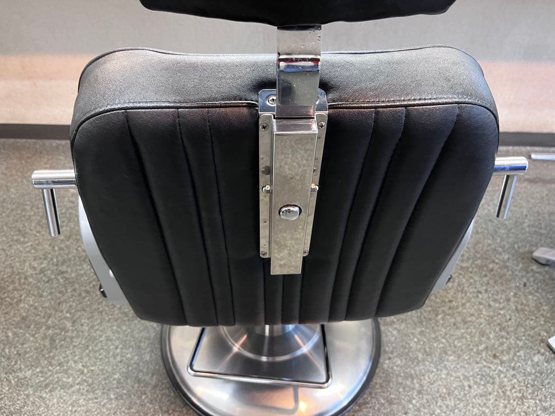 美容室椅子￼ 引き取り可　油圧式上下 回転、　￼リクライニングします￼