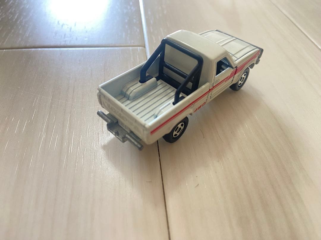 トミカ　トヨタ　ハイラックス　4WD 日本製　美品