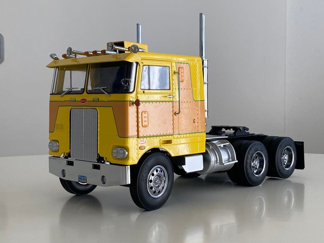 ミニカー 1/18 Peterbilt 352 Pacemaker 1977-1979