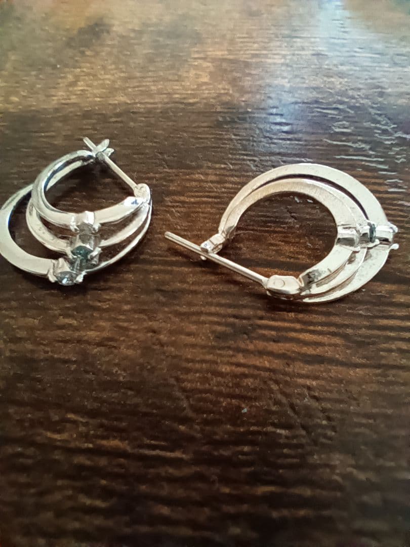 K18WG 3連フープピアス ダイヤモンド装飾付き