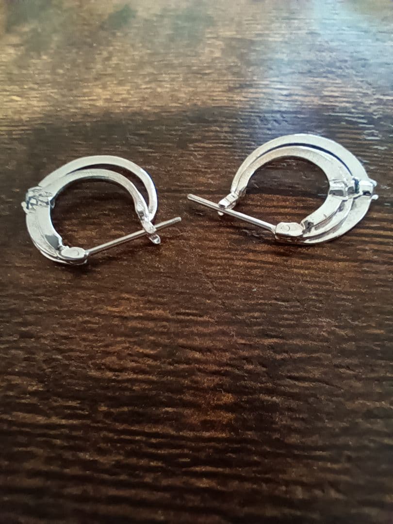 K18WG 3連フープピアス ダイヤモンド装飾付き