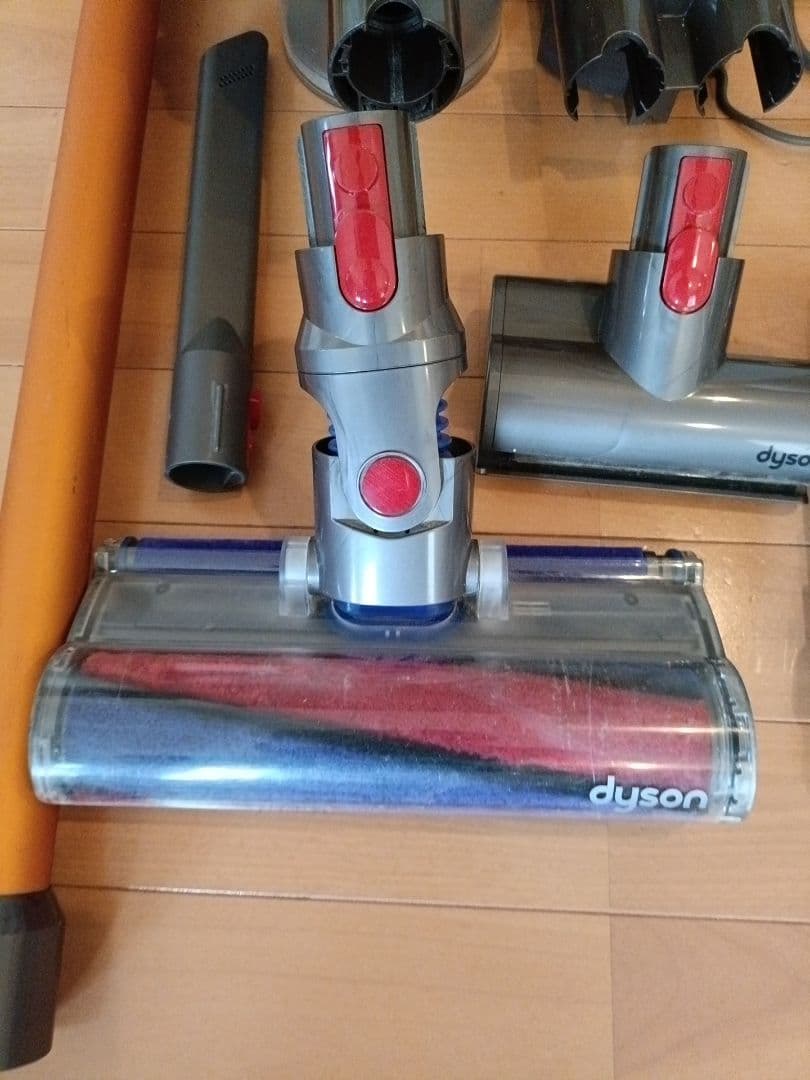 中古　dyson ダイソン V8 sv10 Fluffy