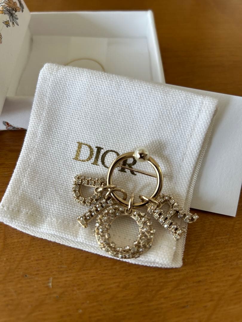 Dior クリスタル装飾ブローチ