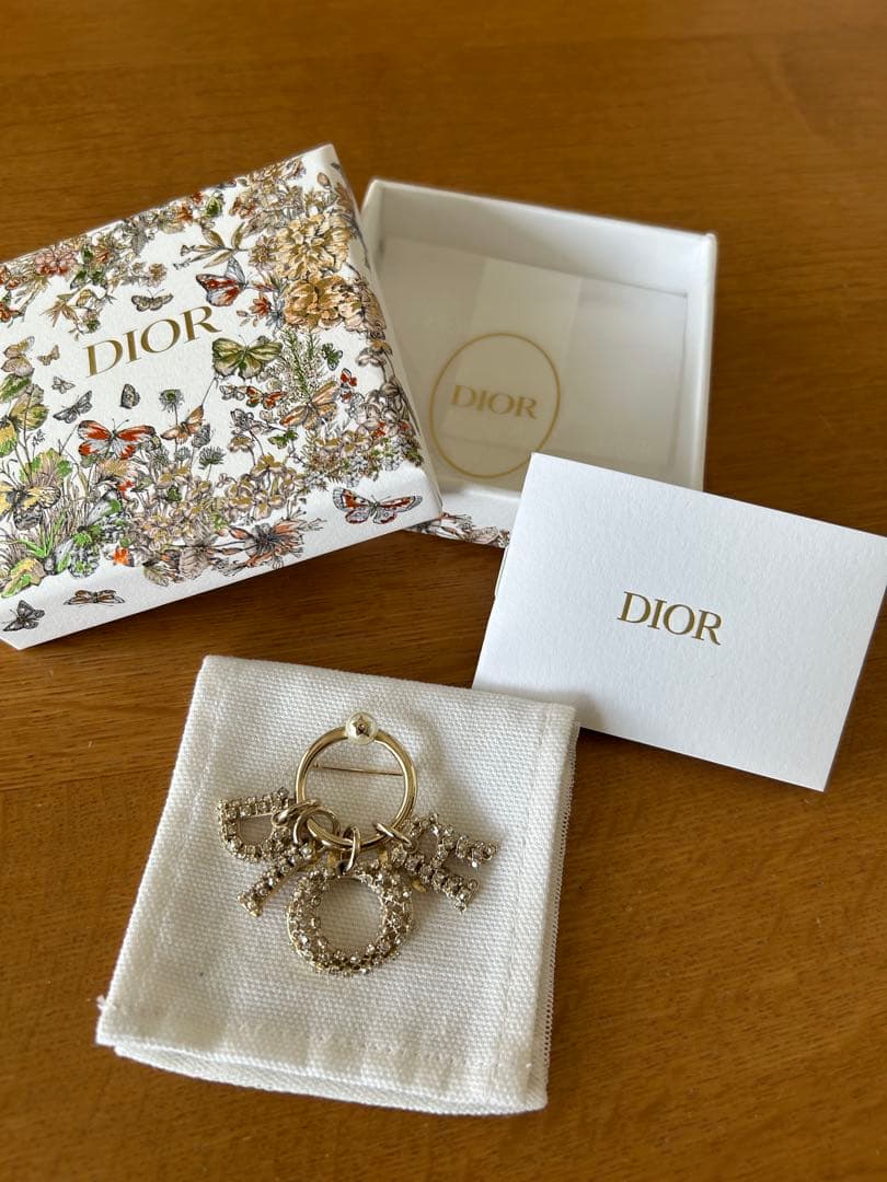 Dior クリスタル装飾ブローチ