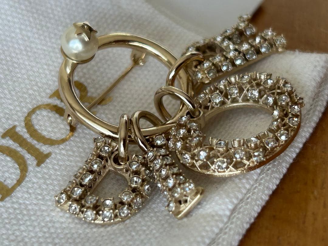 Dior クリスタル装飾ブローチ