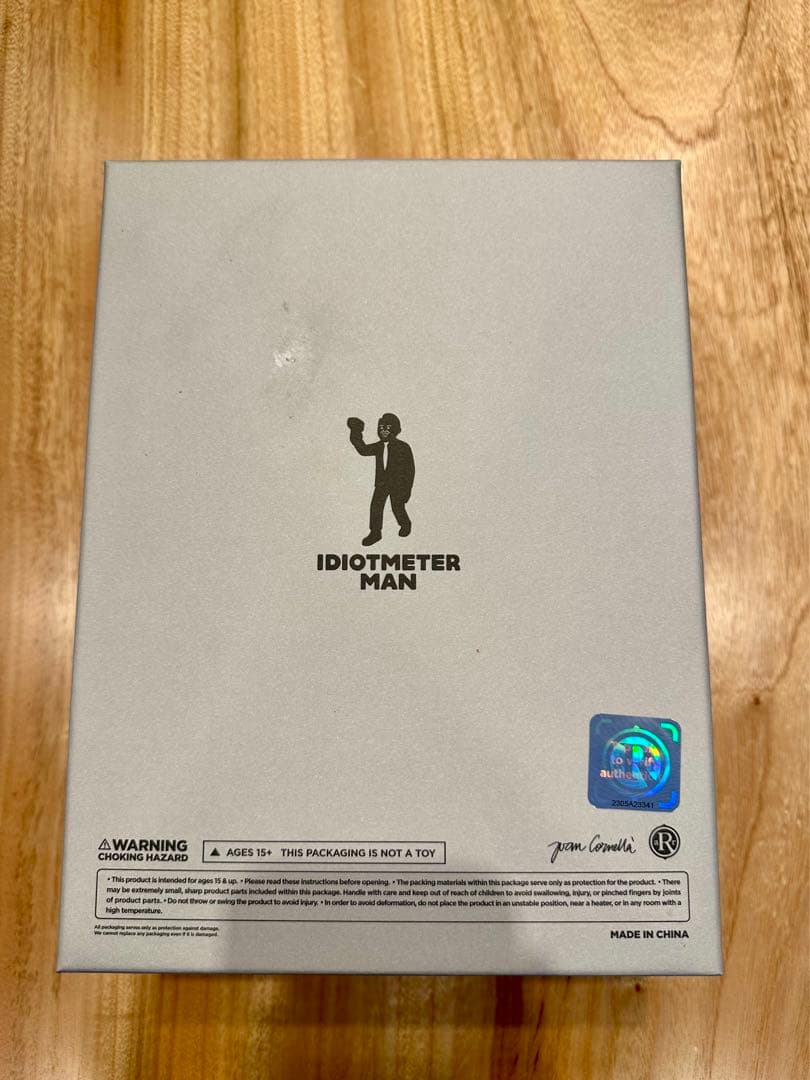 Joan Cornella の Idiotmeter と フィギュアセット