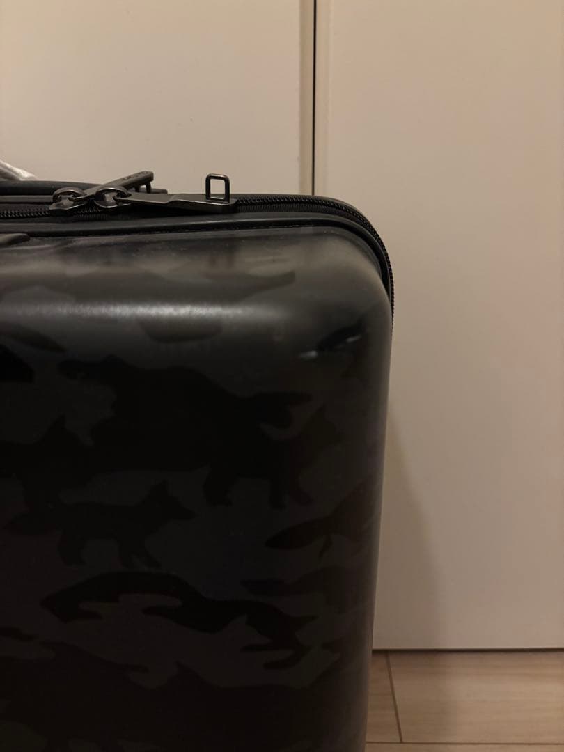 メゾンキツネ、サムソナイト カモフラージュ 中型キャリーケース