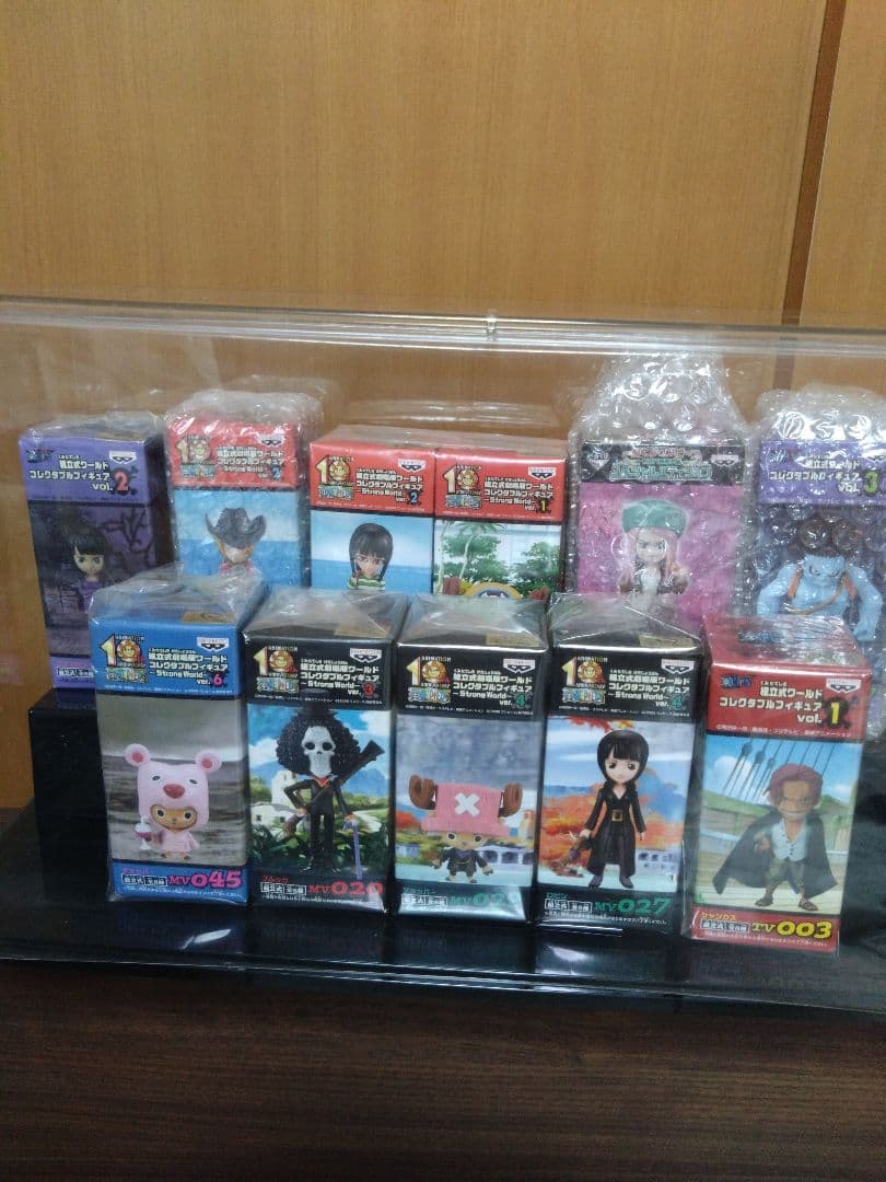ワンピース　ワールドコレクタブルフィギュア　ストロングワールドなど11点