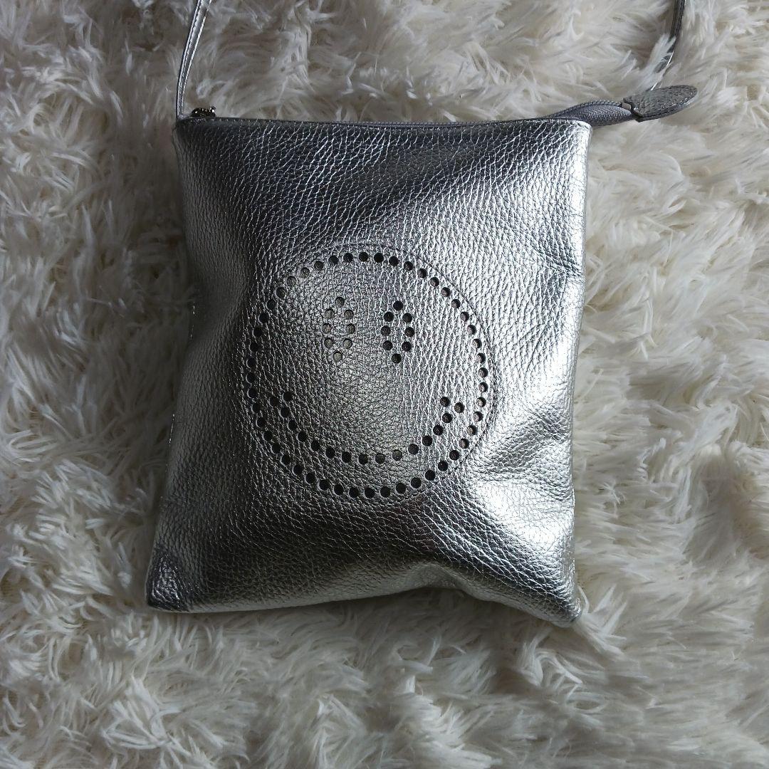 サロンドアルファード　ショルダーバック　シルバー スマイル　ポシェット