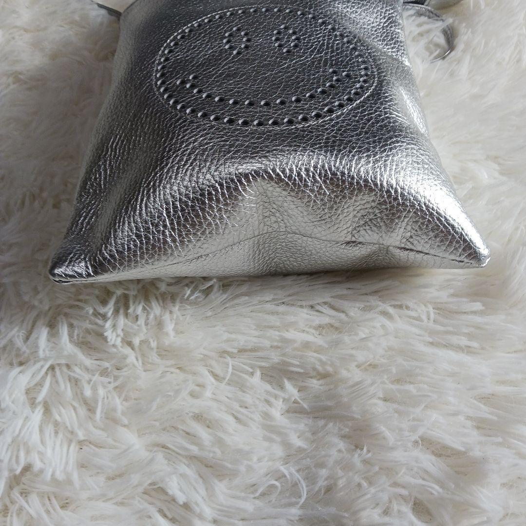 サロンドアルファード　ショルダーバック　シルバー スマイル　ポシェット