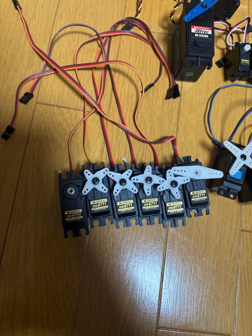 ラジコン飛行機　サーボ　値段相談