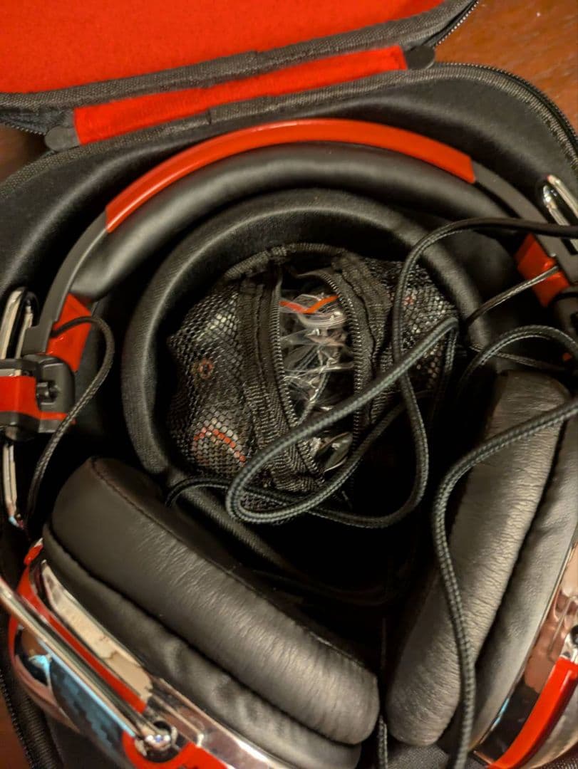 フェラーリ ヘッドホン