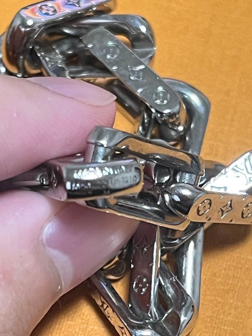 LOUIS VUITTON チェーンブレスレット