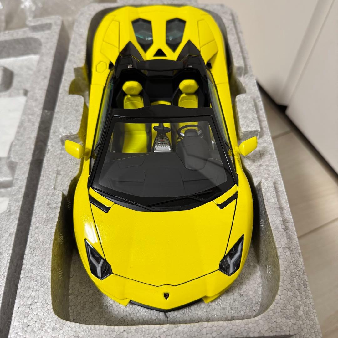 Autoart 1/18 ランボルギーニ アヴェンタドール ロードスター