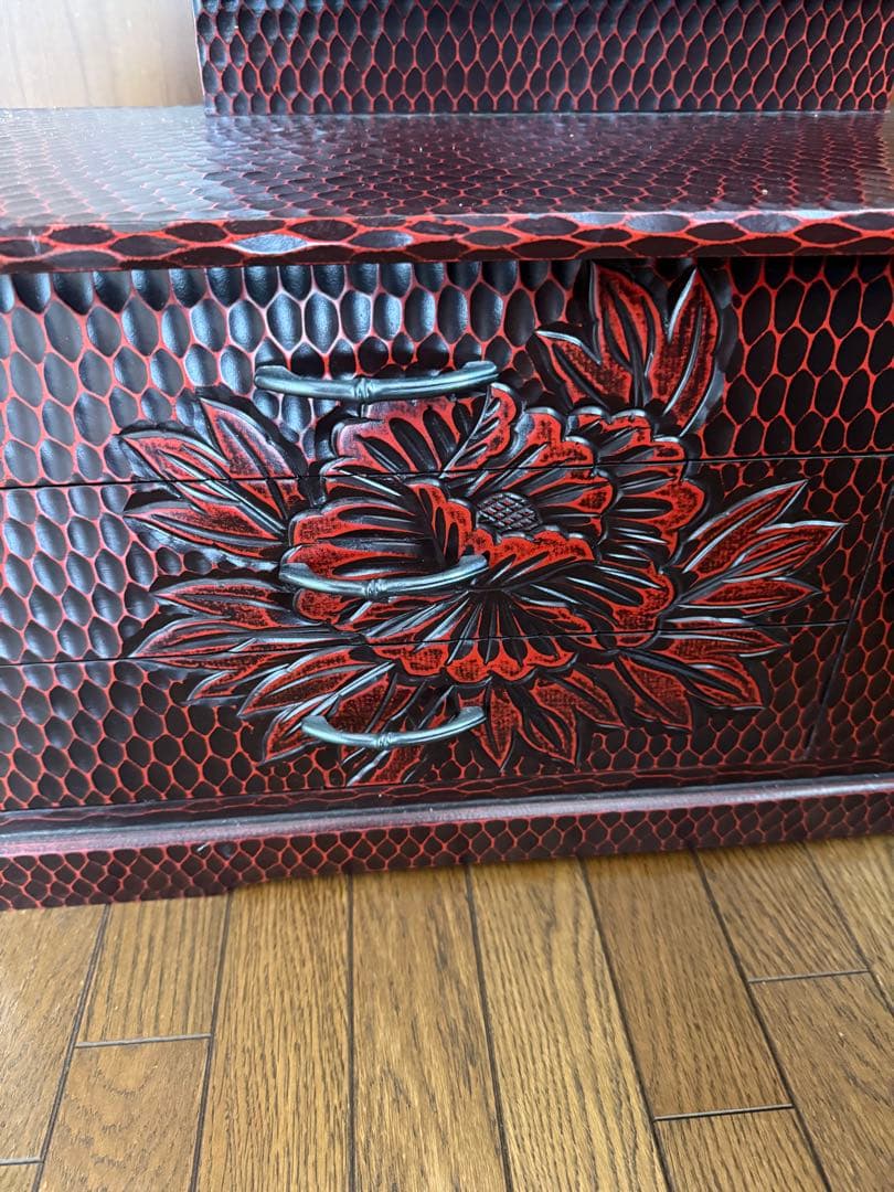 【鏡台】鎌倉彫、ダークブラウンの三面鏡