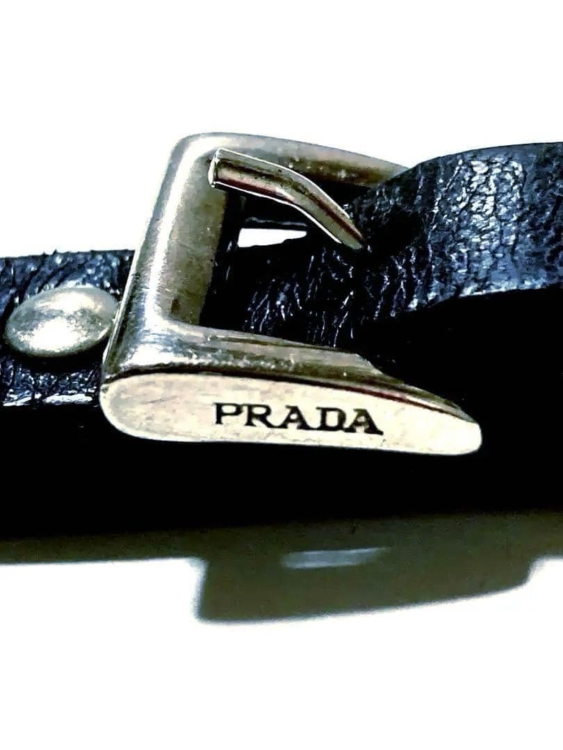 プラダ　ブラック革製ベルトデザインチャーム・ストラップ・スタッズ