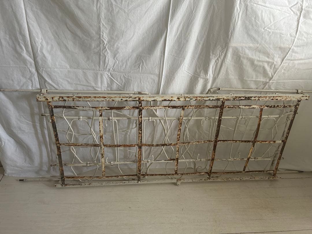 【アンティーク】ホワイトアイアン　ベビーベッド