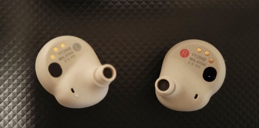 ソニー WF-1000XM4 バッテリー新品交換済 シルバー ワイヤレスイヤホン