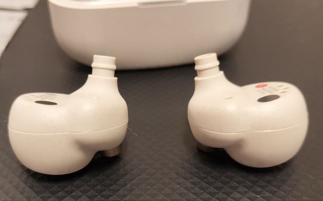 ソニー WF-1000XM4 バッテリー新品交換済 シルバー ワイヤレスイヤホン