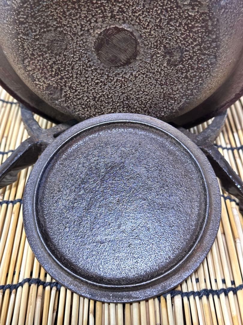 未使用品、タグ付　南部三厳堂　１５型　九重亀甲文様南部鉄瓶　南部鉄器　鉄瓶