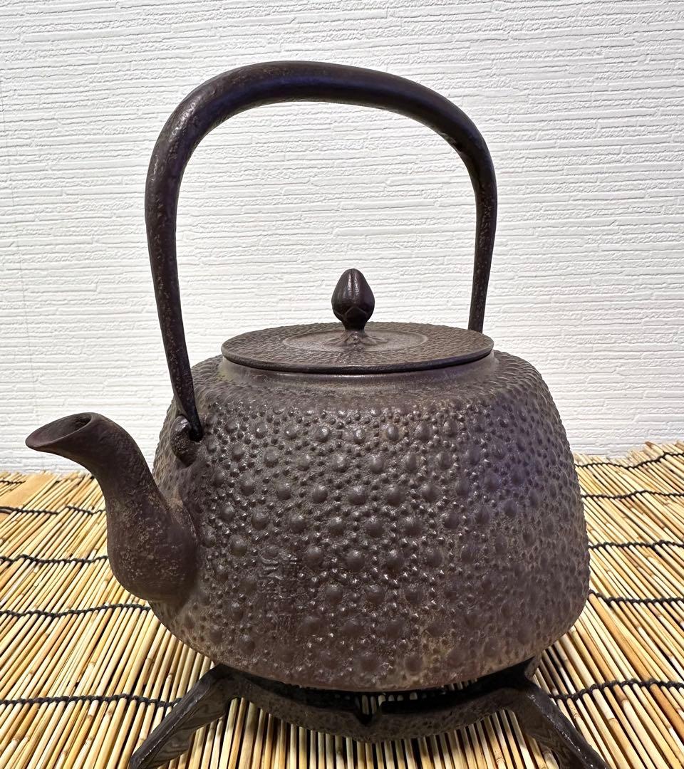 未使用品、タグ付　南部三厳堂　１５型　九重亀甲文様南部鉄瓶　南部鉄器　鉄瓶