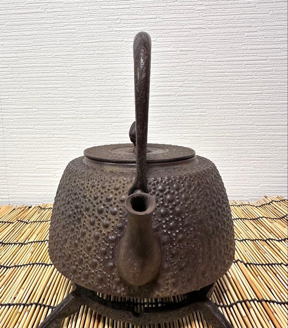 未使用品、タグ付　南部三厳堂　１５型　九重亀甲文様南部鉄瓶　南部鉄器　鉄瓶