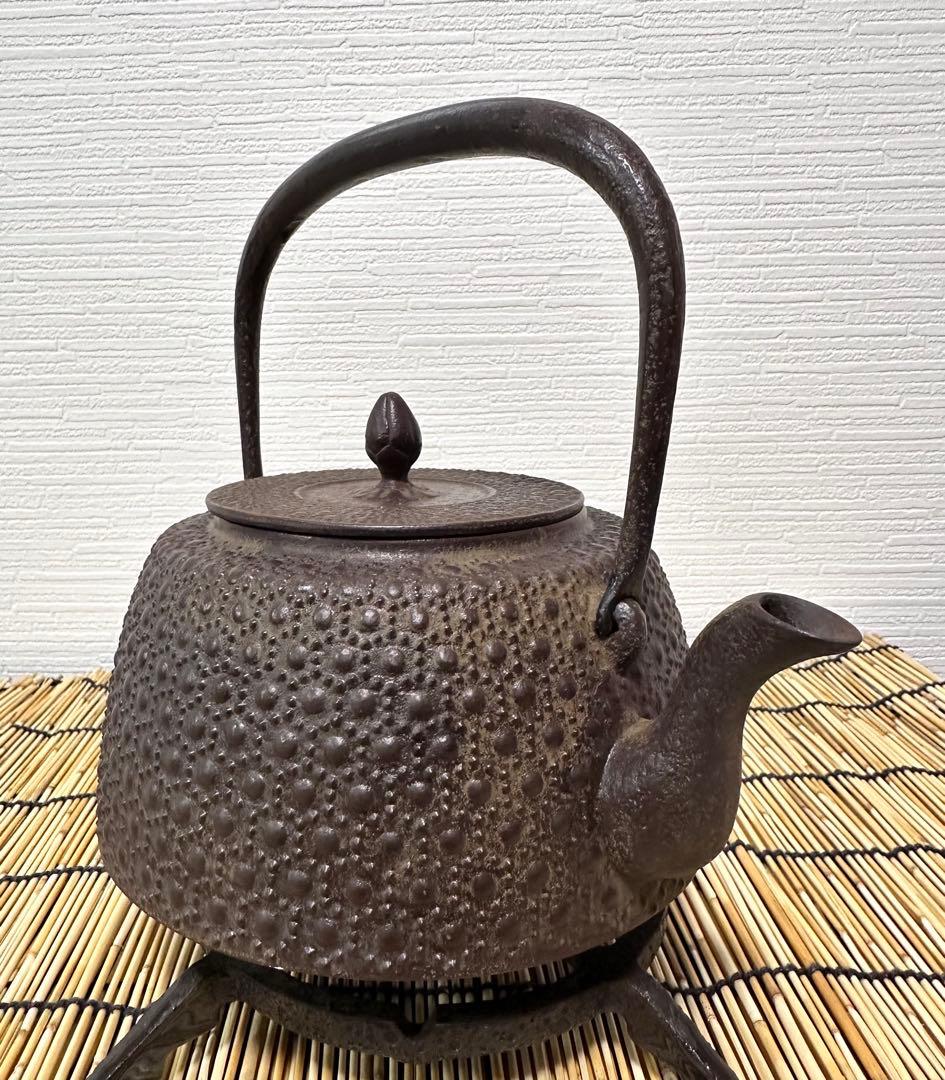 未使用品、タグ付　南部三厳堂　１５型　九重亀甲文様南部鉄瓶　南部鉄器　鉄瓶