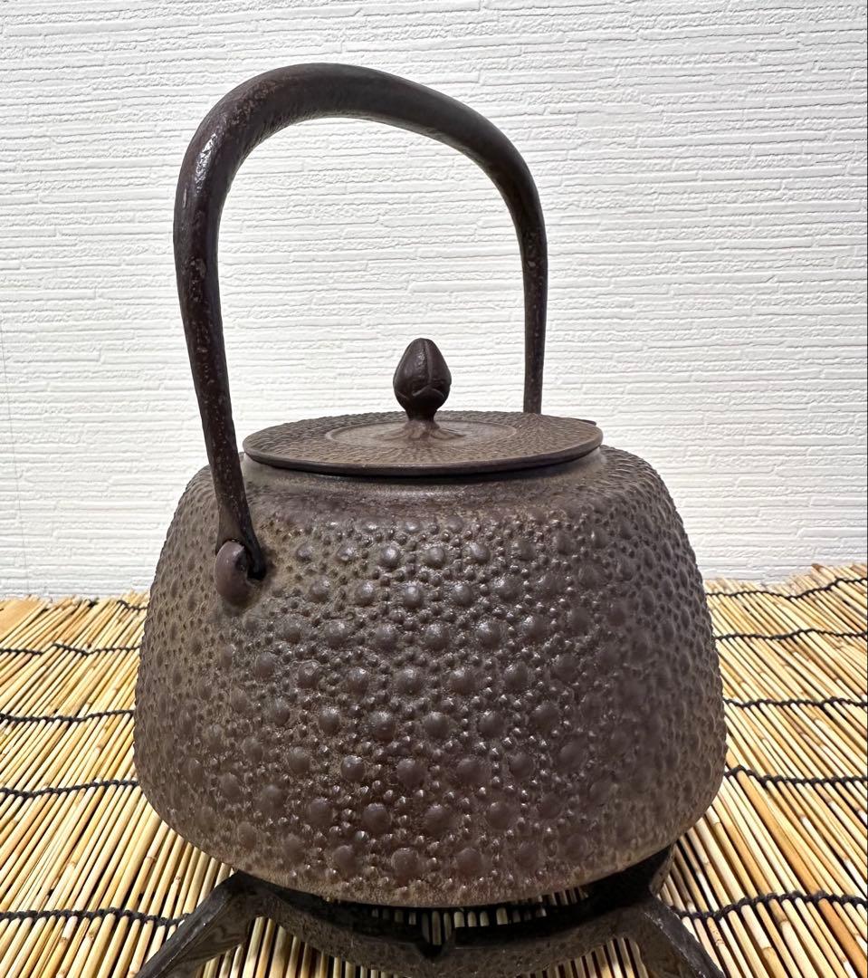 未使用品、タグ付　南部三厳堂　１５型　九重亀甲文様南部鉄瓶　南部鉄器　鉄瓶