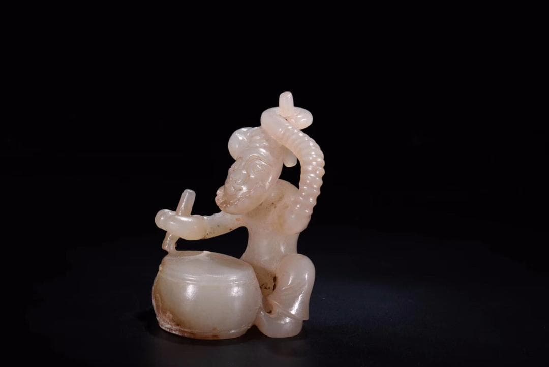 和田玉 胡人擊鼓