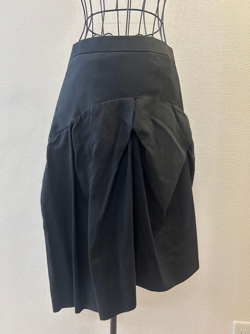 ⭐︎美品⭐︎ヴィヴィアンウエストウッド　タック入り黒フレアスカート　かわいい　個性的