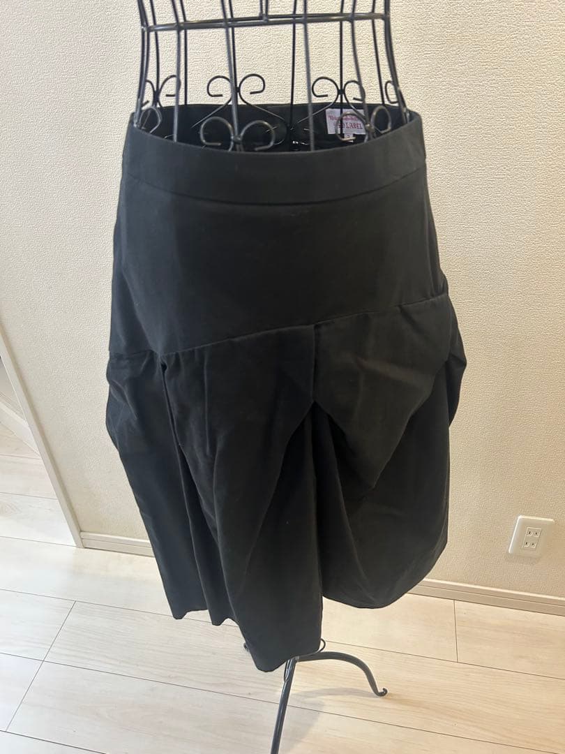 ⭐︎美品⭐︎ヴィヴィアンウエストウッド　タック入り黒フレアスカート　かわいい　個性的