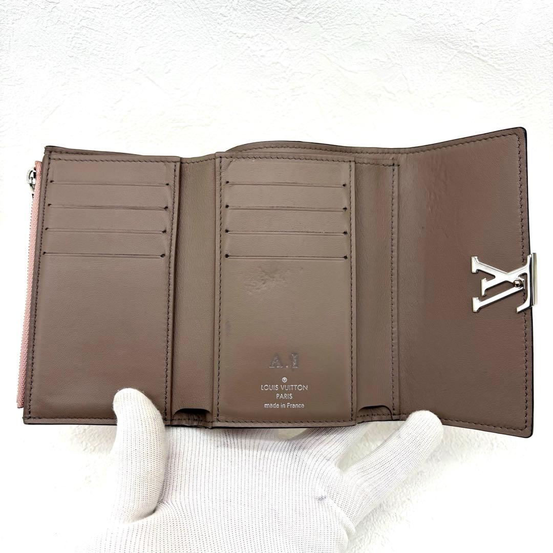 ヴィトンポルトフォイユカプシーヌコンパクト