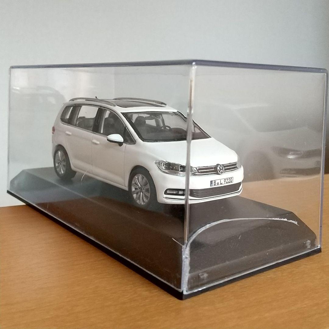 フォルクスワーゲン ゴルフトゥーラン ミニカー ホワイト ノレブ ケース付き