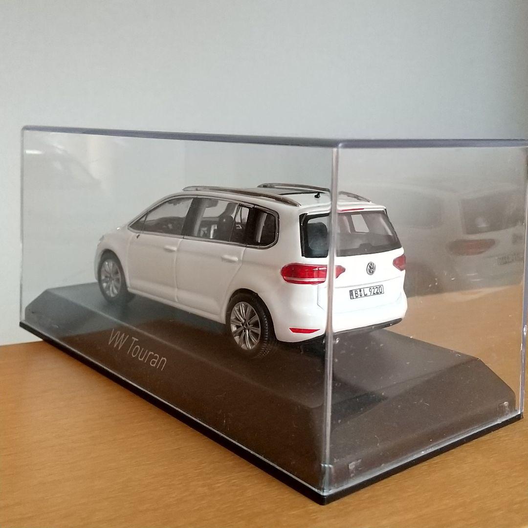 フォルクスワーゲン ゴルフトゥーラン ミニカー ホワイト ノレブ ケース付き
