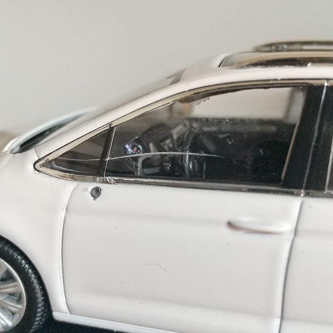 フォルクスワーゲン ゴルフトゥーラン ミニカー ホワイト ノレブ ケース付き