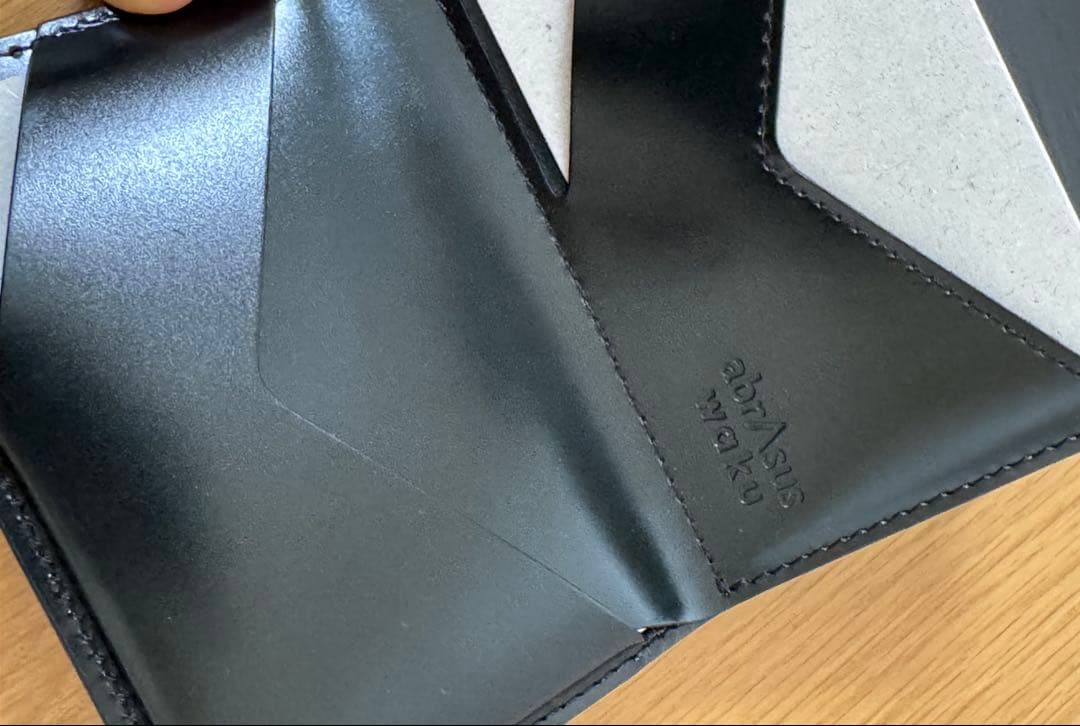 【美品】アブラサスabrAsusいっぱい入る小さい財布 ブラック 箱付き 日本製