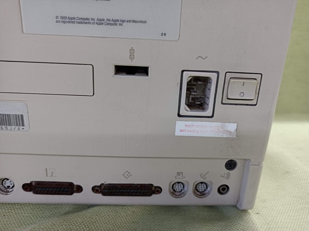 都《MNLAK》Macintosh　SE/30　液晶　キズ多い　レトロ