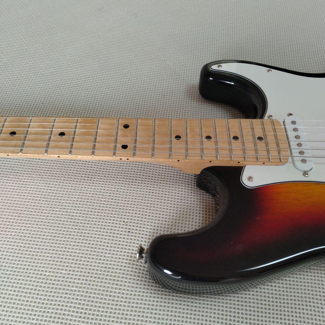 ストラトタイプエレキギター ダ―クバ−スト美品