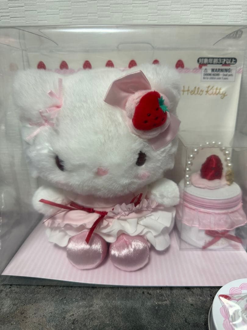 いちごホイップケーキ　キティ　アクセサリーケースセット　マスコット　おまけ付き