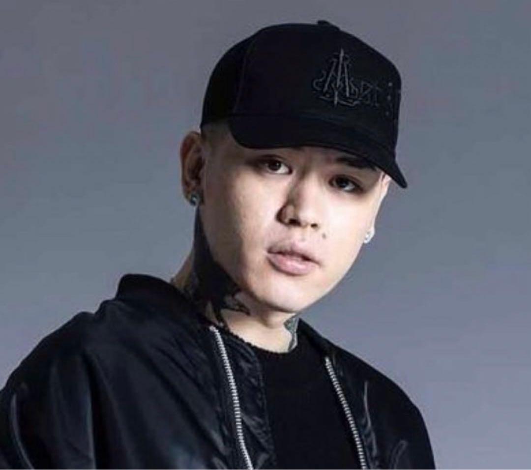 T-Pablow 着用 LAST NEST キャップ