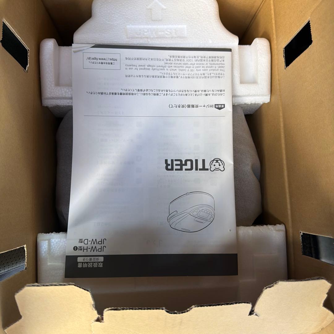 未使用品　TIGER IHジャー炊飯器　5.5合炊き JPW-D100T